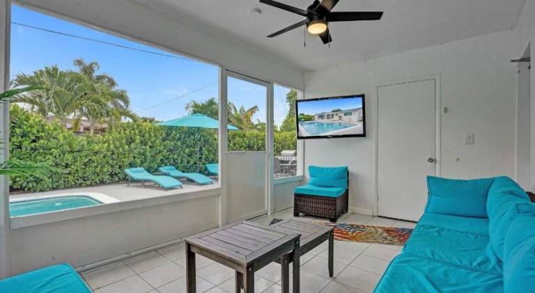 Spacious vacation home with pool | Pets allowed — photo 2