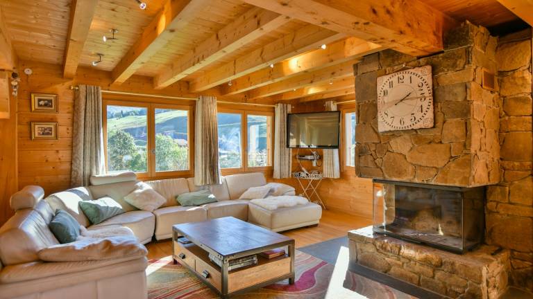 Children-friendly charming chalet with patio & barbeque | Mountain view | Next to the ski | Pets are welcome — photo 2