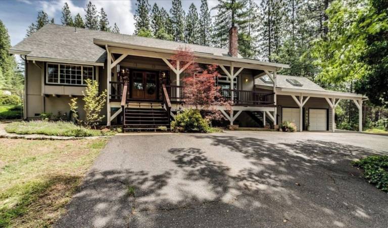 House Hathaway Pines