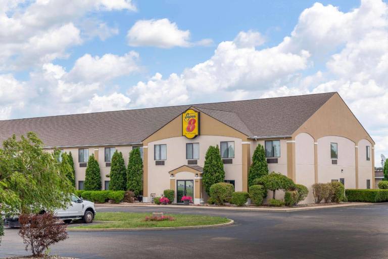 Super 8 by Wyndham Goshen in Goshen, IN