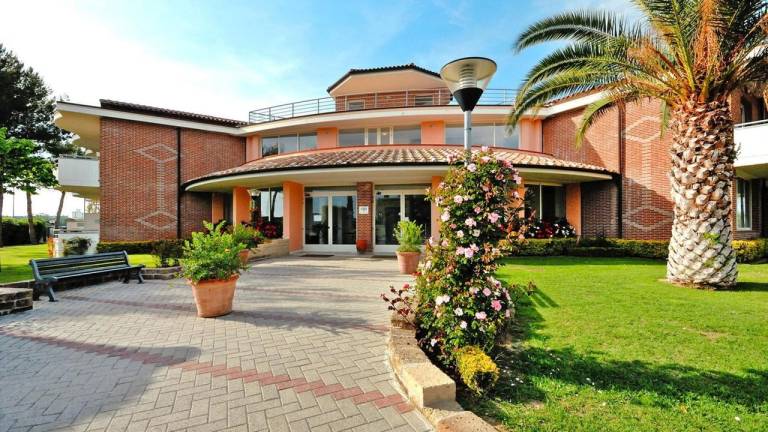 Wohnung mit Terrasse, Pool und Garten