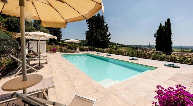 Apartment with BBQ, pool & yard — photo 4