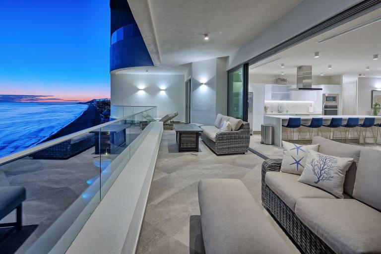 Condo Sandy Beach