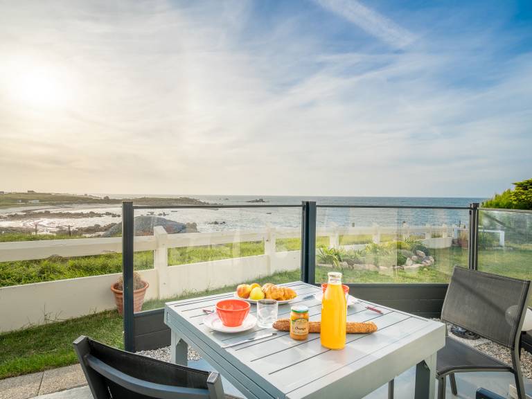 Fully equipped nice house with BBQ, yard & patio | Sea view | Beach nearby | Dogs allowed — photo 3
