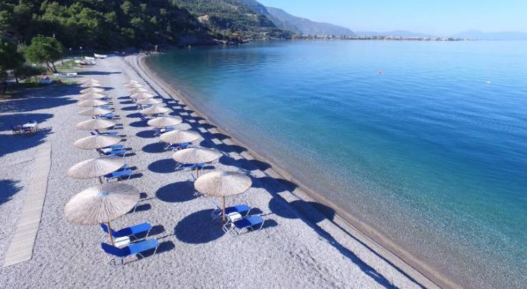 Lovely holiday apartment with hot tub, patio & yard | Pets are welcome in Aigialeia