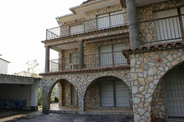 Rental apartment with yard & terrace — photo 4