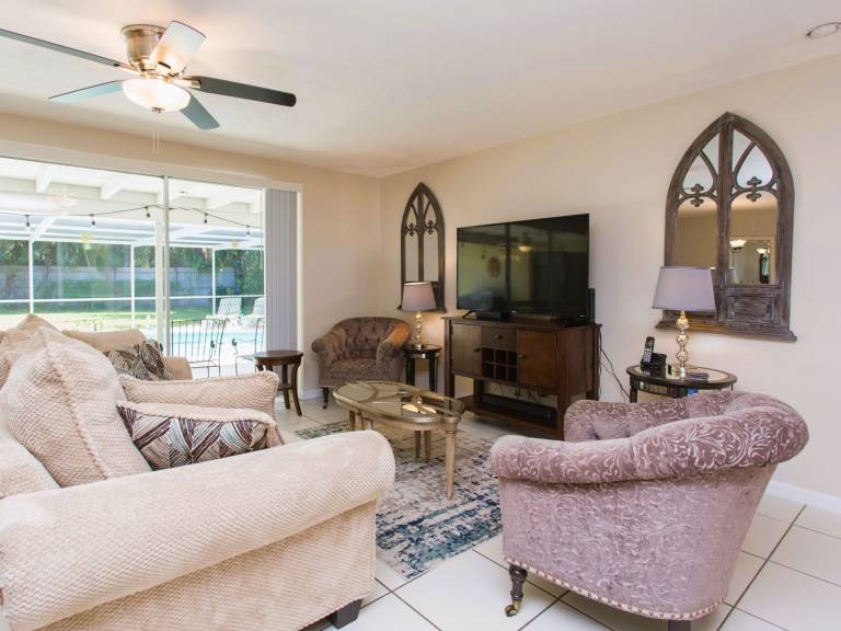 Family-oriented house with private pool & grill | Close to the beach | Pet-friendly — photo 3