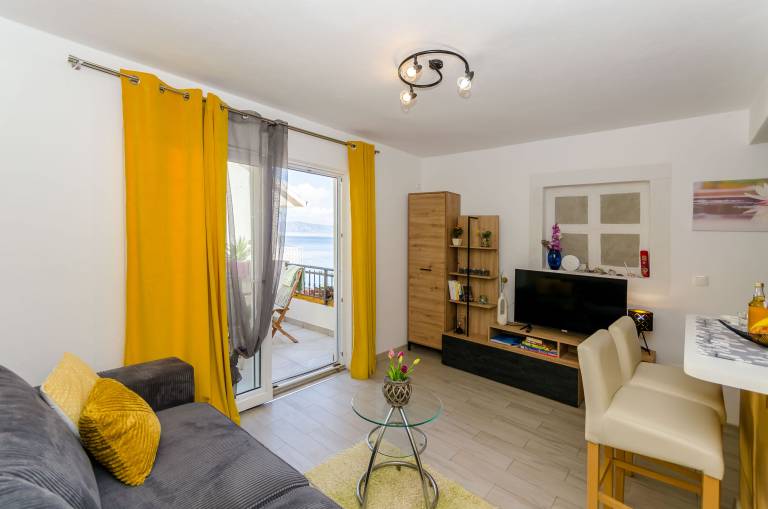 Apartment with terrace & yard | Sea view | Pets are welcome — photo 2