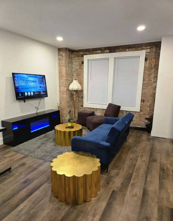 Apartment with 2 rooms for 5 persons in Detroit, MI