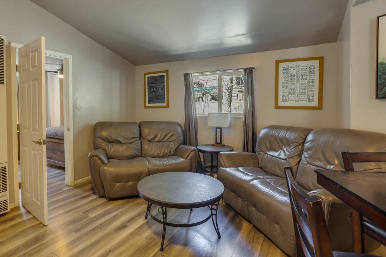 < 1 Mi to Big Bear Lake: Fawnskin Cottage w/ Grill — photo 4