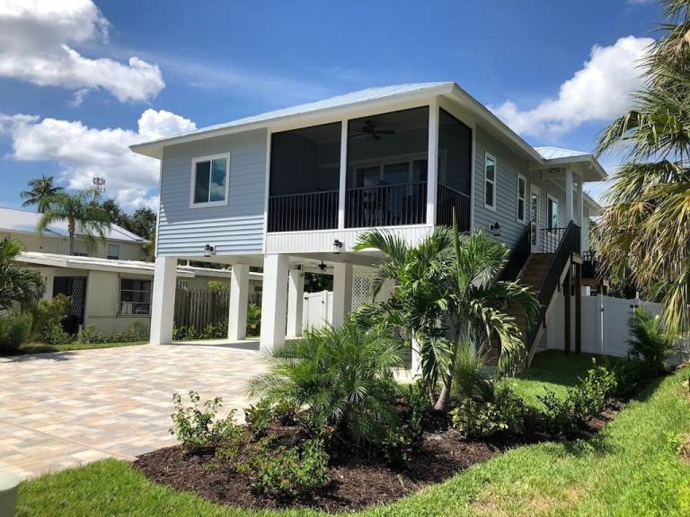 Family-friendly beautiful vacation home with private pool, barbeque & terrace | Close to the beach | Pets allowed in Fort Myers Beach, FL
