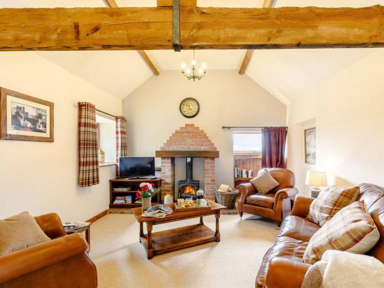 Fully equipped charming cottage with yard | Pet-friendly — photo 2