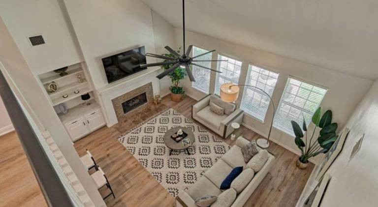 Villa with hot tub in Conroe, TX