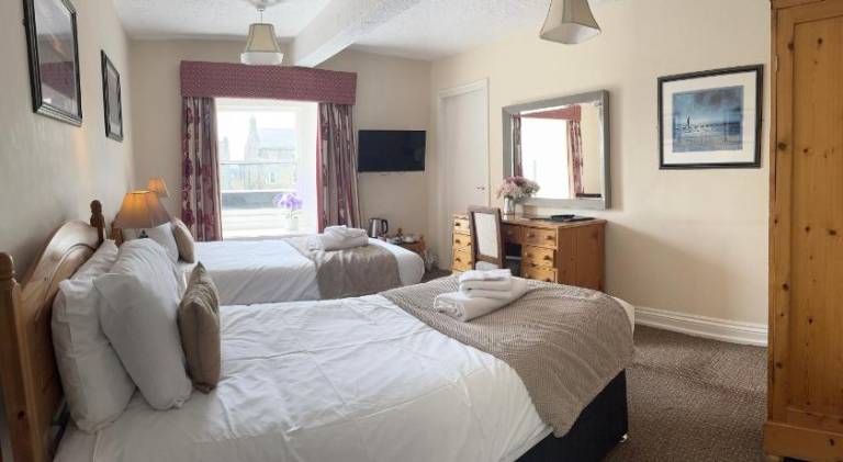 The Golden Lion Hotel — photo 2
