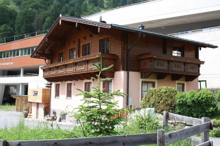 Fully equipped spacious chalet with yard & terrace | Mountain view | Next to the ski | Dogs allowed — photo 3