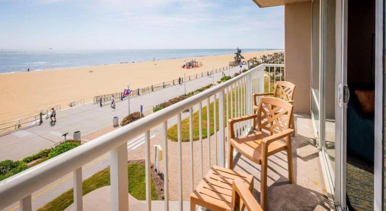 Hampton Inn Virginia Beach-Oceanfront North — photo 5