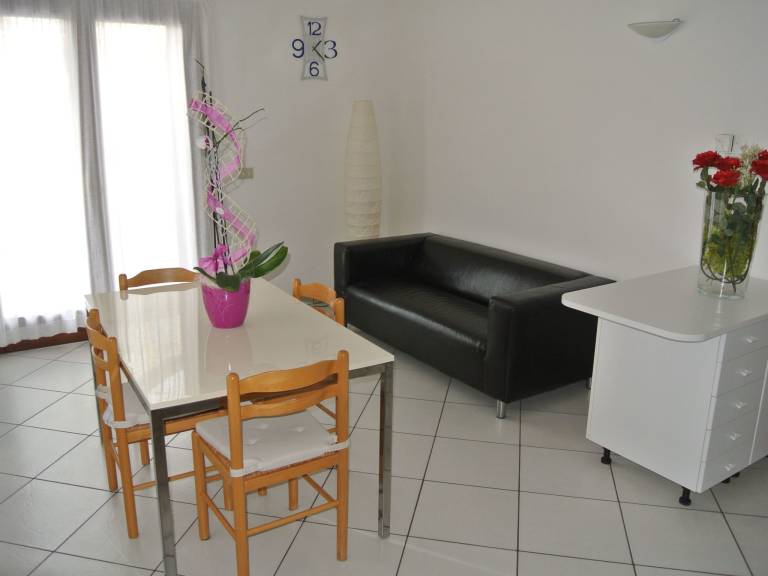 Apartment with patio — photo 5