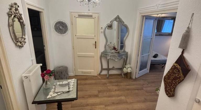 Exclusive Antique apartment next to the fashion street — photo 3