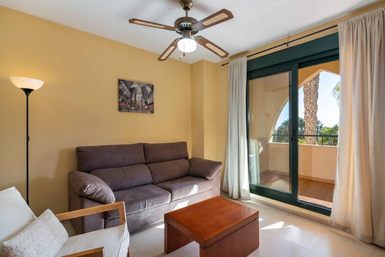 Rental apartment with pool, terrace & yard — photo 3