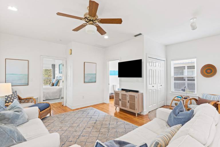 Dog Friendly Seagrove Beach Home Sleeps 10, Pool, Walk to Beach! — photo 4