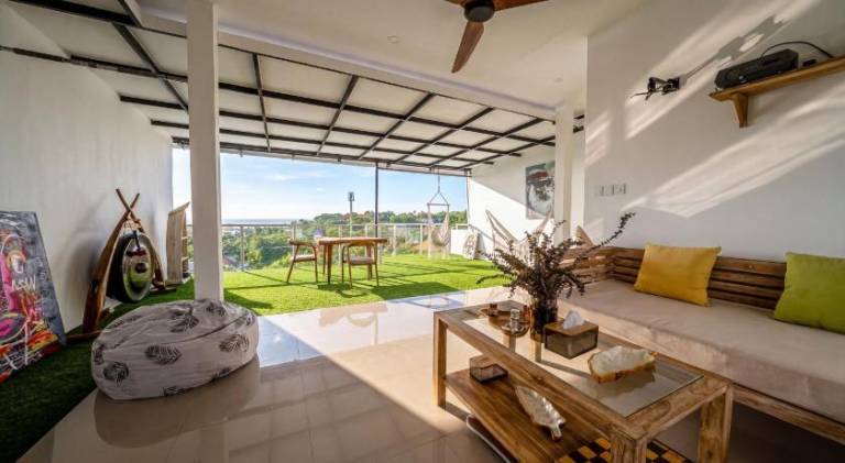 Child-friendly villa with BBQ, private pool & patio | Perfect for remote work | Pet-friendly — photo 5