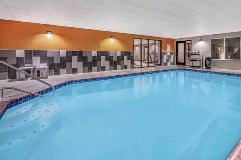 La Quinta Inn & Suites by Wyndham Kennewick — photo 3