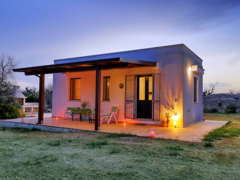 Rental apartment with BBQ, patio & yard — photo 4