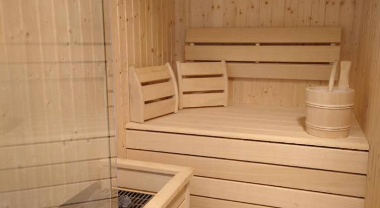Beautiful chalet with patio, yard & sauna | Pets allowed — photo 5