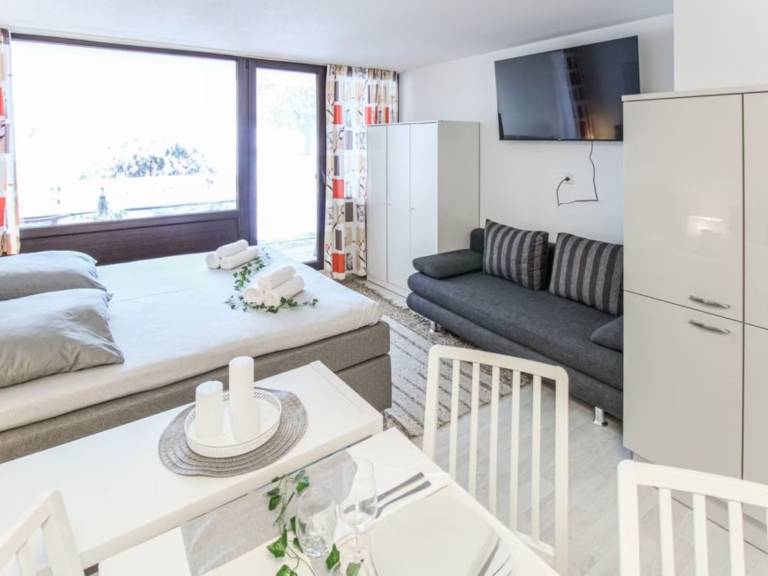 Family-oriented charming holiday apartment with pool & patio | Nature view | Dogs allowed — photo 3