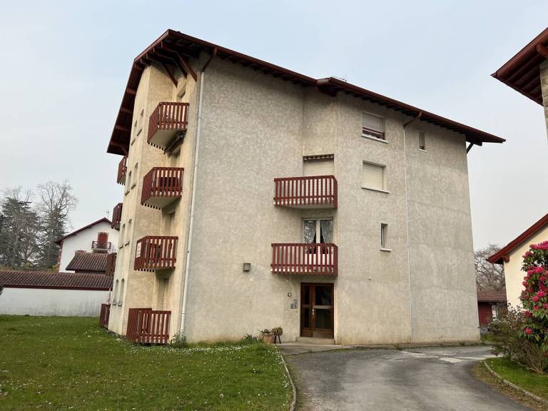 Cambo-les-Bains: Bright T1 Bis with balcony, parking, pets allowed — photo 2