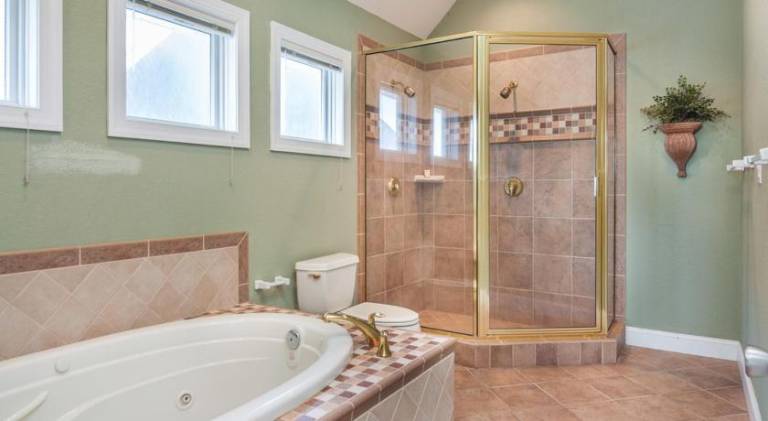 House with jacuzzi & pool — photo 2