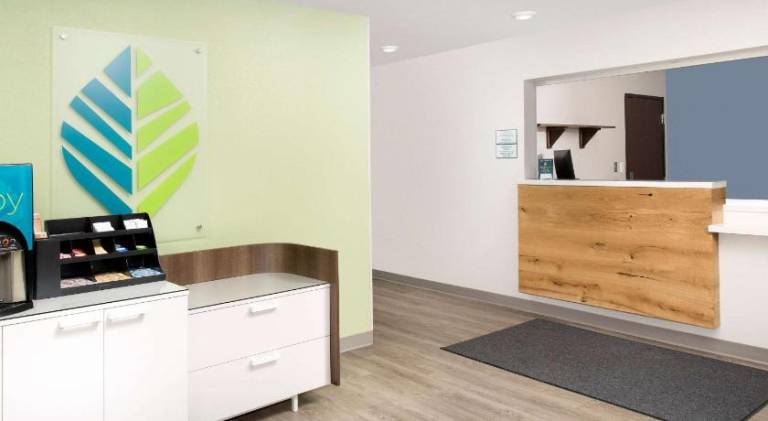 WoodSpring Suites Chicago Tinley Park — photo 3