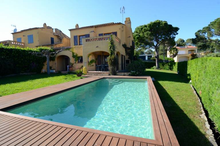 Villa with patio, private pool & yard — photo 2