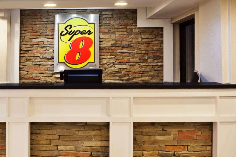 Super 8 by Wyndham Ringgold/Chattanooga Area — photo 5