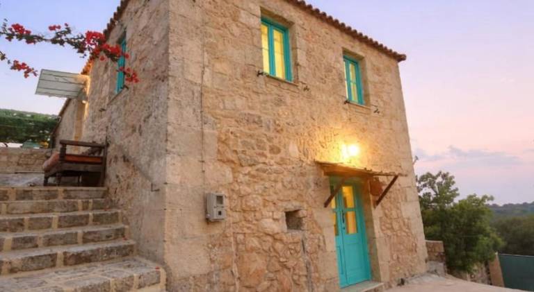 Villa with patio, grill & yard in Kefalonia
