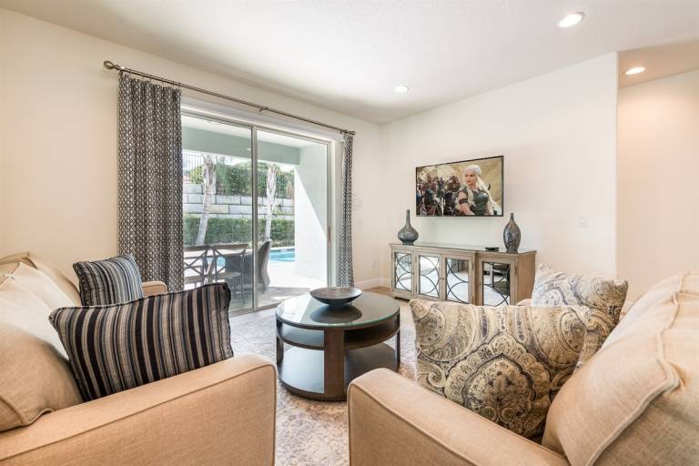Fully equipped charming vacation home with private pool, barbecue & yard | Pets are welcome — photo 4