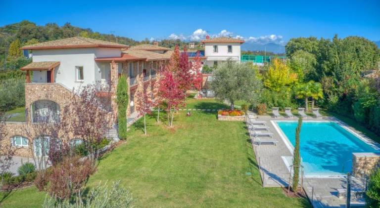 Farm with yard, patio & pool | Dogs allowed in Desenzano del Garda