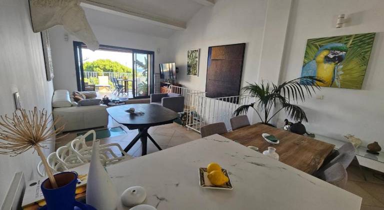 Rental apartment with patio — photo 4