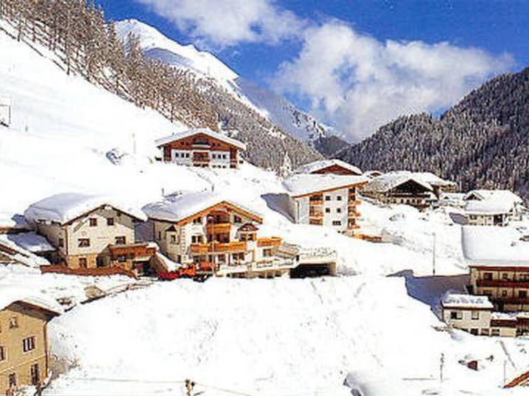 Apartment with BBQ & terrace in Samnaun