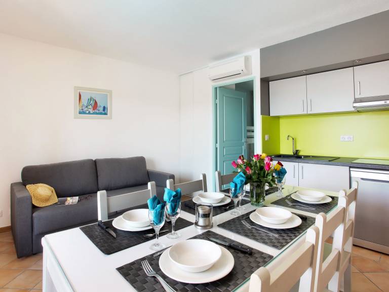 Holiday apartment with patio & heated pool — photo 4