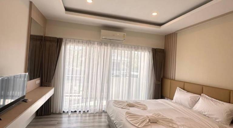 Pleasant serviced apartment with patio | Pets allowed — photo 2