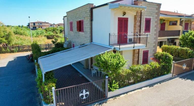 Vacation home with 2 rooms for 6 persons in Cosenza
