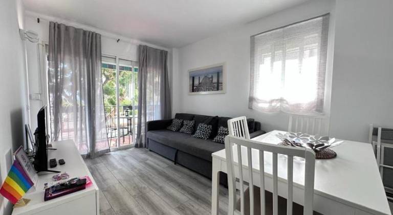 Holiday apartment with private pool & patio — photo 2