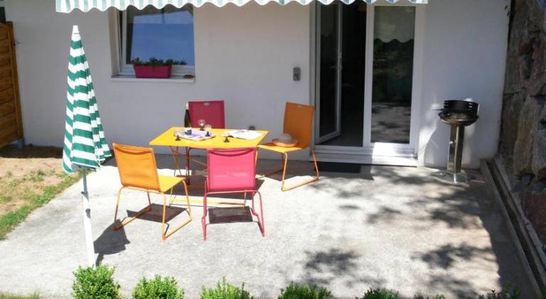 Apartment with grill, terrace & yard — photo 3