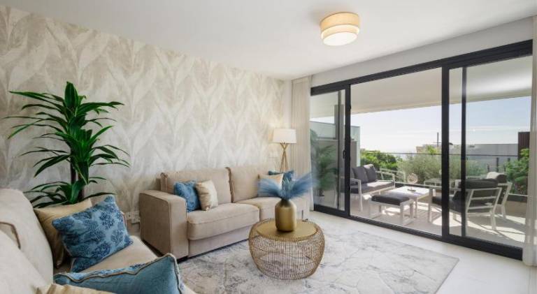 Fully equipped pleasant rental apartment with patio, yard & private pool | Next to the beach | Dogs allowed — photo 3