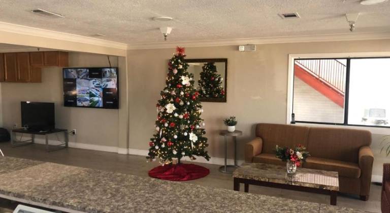 Executive Inn & Suites — photo 4