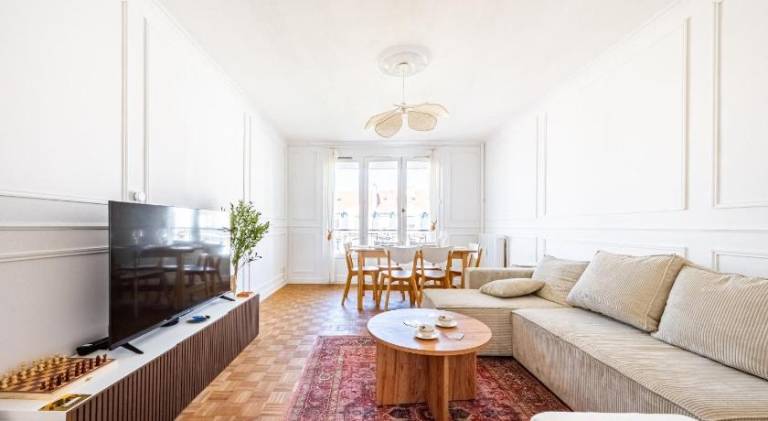 Rental apartment with 3 rooms for 8 persons in Dijon