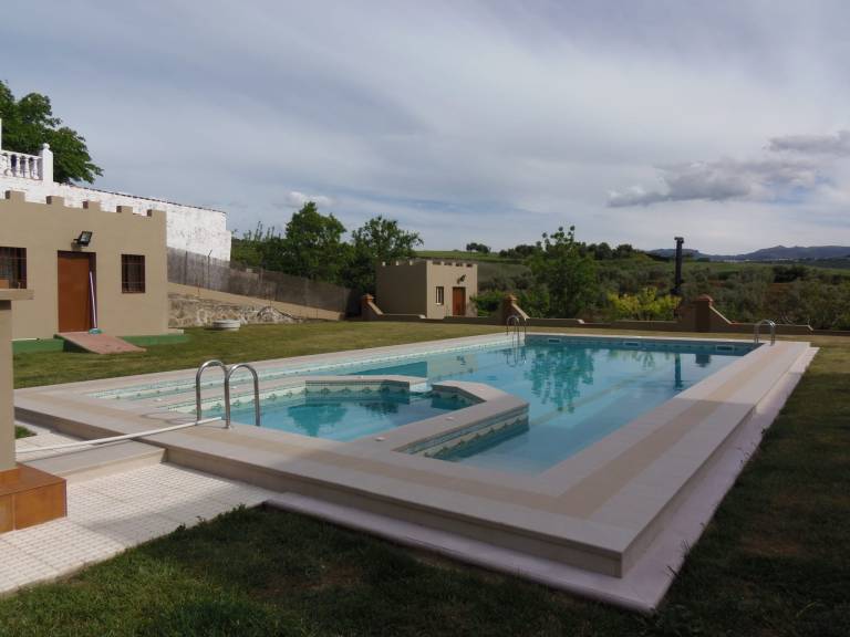 Fully equipped big house with terrace, fast internet & private pool | Garden view | Suitable for remote work | Pets allowed in Ronda