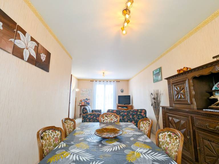 Charming Cottage in Berry: Near Brenne Park, Countryside Views, Fishing, and Historic Attractions — photo 3