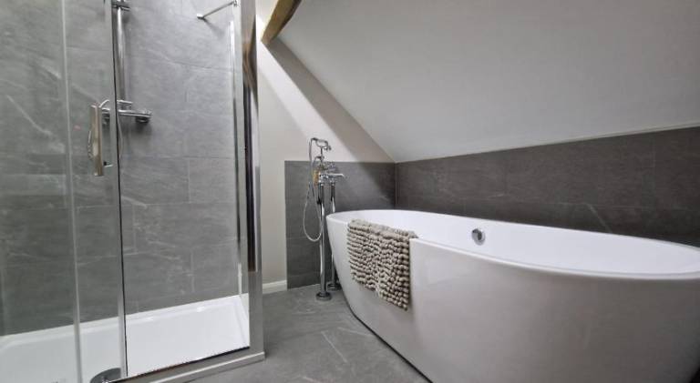 Big vacation home with hot tub | Pets are welcome — photo 2